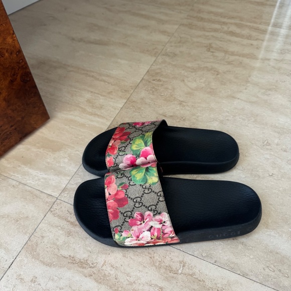 Gucci Floral Slide Sandals - Picture 2 of 4
